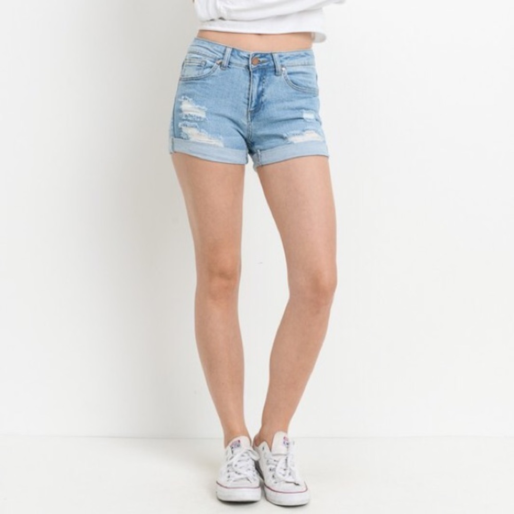 Light wash Cuffed Hem Distressed denim shorts